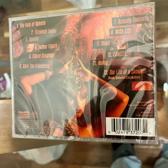 Taylor Swift signed cd - Picture 3 of 3